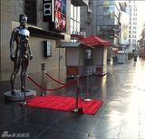 组图：贝克汉姆凿银雕像立于三市城区引围观