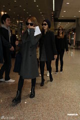 组图：Wonder Girls赴台录节目 素颜现身墨镜遮面