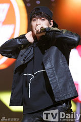 组图：昭宥郑基高MCD夺冠 宣美回归再跳光脚舞