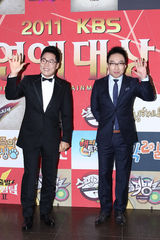 组图：KBS演艺大赏颁奖礼 郑恩智孙娜恩清纯亮相
