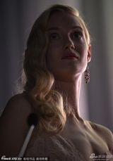 组图：威尼斯影展开幕现场 各单元评委登台致谢