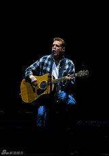 组图：老鹰乐队北京巡演 《加州旅馆》万人合唱