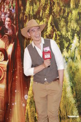 组图：陈豪感情专一形象好 对胡杏儿劈腿不予置评