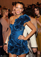 高清组图：纽约大都会盛典 布莱克-莱弗利性感