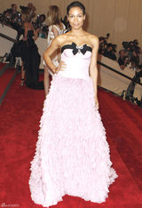 高清组图：纽约大都会庆典 罗莎里奥-唐森低胸性感