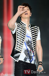 组图：中韩歌会首尔唱响 EXO少时2PM等精彩献唱