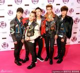 组图：2011MTV欧洲音乐奖红毯 比伯与女友各自亮相