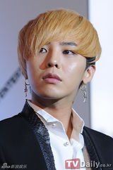 组图：BigBang亮相记者会装扮帅气有型