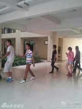 组图：汪峰三亚拍戏章子怡爱相随 开房缠绵3日