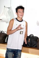 高清：陈冠希澄清分手传闻 新专辑将有新歌送女友