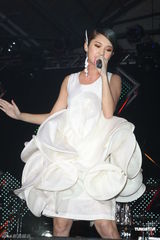 组图：杨丞琳个唱化身摇滚精灵 打造魔幻舞台