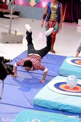 组图：陈小春与女星亲密互动 不怕应采儿吃醋