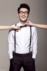 组图：金志文新专辑写真简约时尚 变身精致潮男