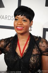 组图：黑人歌手范塔莎-巴里诺透视黑裙红唇抢镜