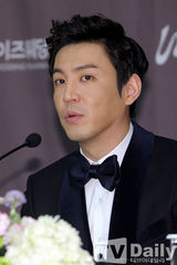 组图：韩星崔元英迎娶沈宜英 曾演《继承者》