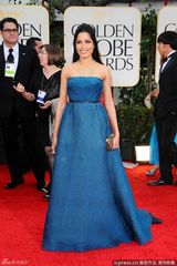 高清组图：芙蕾达-平托深蓝色礼服风姿绰约