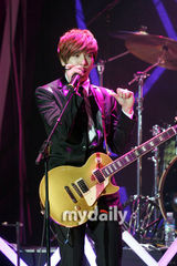 幻灯图集：韩国乐队CNBLUE出道Showcase 张根锡捧场