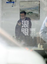 组图：刘涛口含棒棒糖携于和伟对戏 指手画脚