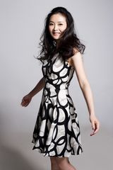 幻灯图：王艳清新写真柔情似水 体验温婉女人香