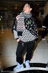 高清：众歌手跨年忙不停 阿Sa(蔡卓妍)陪市民倒数迎2010