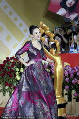 北京电影节红毯黯淡 章子怡灿笑蒋雯丽似修女