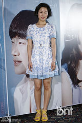 组图：韩片《幻想中的她》试映会 韩艺礼抹泪