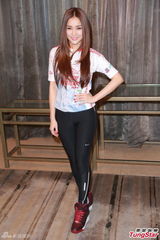 组图：谢安琪否认直销赚同事钱 运动装出席活动