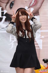 组图：波多野结衣翘腿卖萌引宅男疯狂捧场