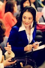 组图：张慧君工作照曝光 被称气质姐