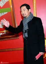 组图：《私人订制》首映 熟男葛优“花见花开”