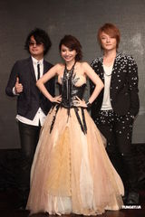 组图：F.I.R将发全新大碟 阿沁飞儿分手后不尴尬