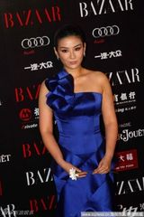 高清图：黄奕芭莎盛典似娇艳花朵 含苞待放