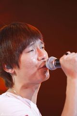 高清图：陈楚生演唱会深圳开锣 与李宗盛隔空对唱