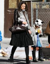 组图：好莱坞小明星苏瑞街头扮萌心情好