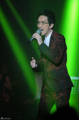 组图：我是歌手羽泉爆冷夺冠 邓超帮唱抢戏