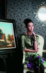 高清图：刘岩写真展现坚强自我 优雅高贵气质十足