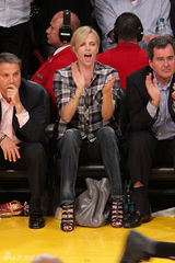 高清图：好莱坞众星为湖人加油 贝克汉姆拖伤腿助阵