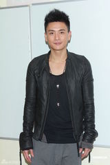 组图：黄宗泽为《劲歌金曲》录影 否认与胡杏儿拍拖