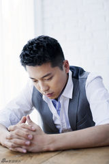 组图：王雷阳光写真展明媚笑容暖人心脾