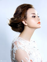 组图：任珈锐妆容大片 彰显性感女王气质