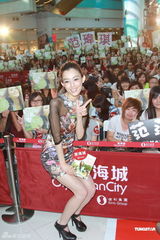 组图：范玮琪签唱会秀美腿 力撑张柏芝演技棒