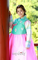 组图：韩星穿韩服拍写真迎中秋 南圭丽(南奎丽)典雅朱元粉嫩