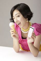 高清组图：桂纶镁代言手机 百变形象成就人气小天后  