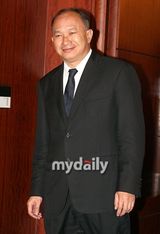 组图：吴宇森访韩新闻发布会 韩国导演宋海成出席