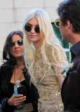 组图：《绯闻女孩》最终季片场 S与Dan浪漫婚礼