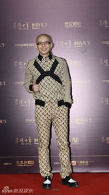 组图：吴镇宇时尚盛典帅气 钟丽缇绿裙秀性感