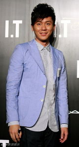 高清组图：李晨袁泉出席某新店开幕暨新品发布