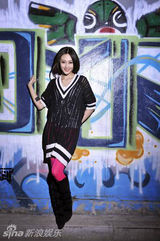 幻灯组图：林鹏新碟向王菲致敬 写真造型前卫时尚