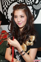 组图：吴千语甜笑认峰嫂 旅行未与林峰同房