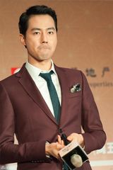 高清图：长腿男神赵寅成亲和 大摆POSE不忘卖萌